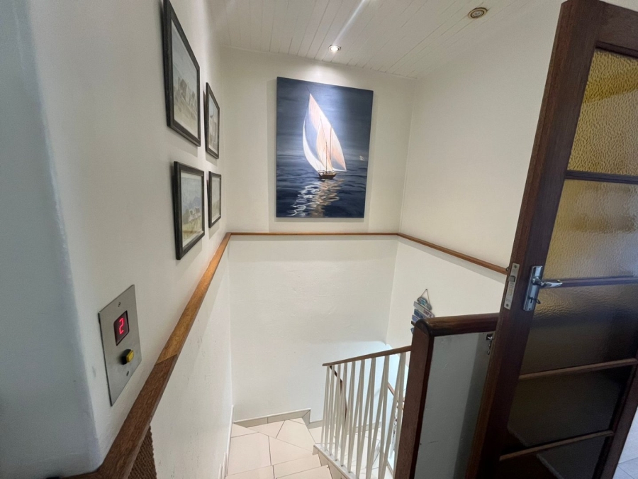  Bedroom Property for Sale in Mountainside Western Cape